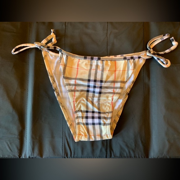 Bikini Bottom - Picture 1 of 6